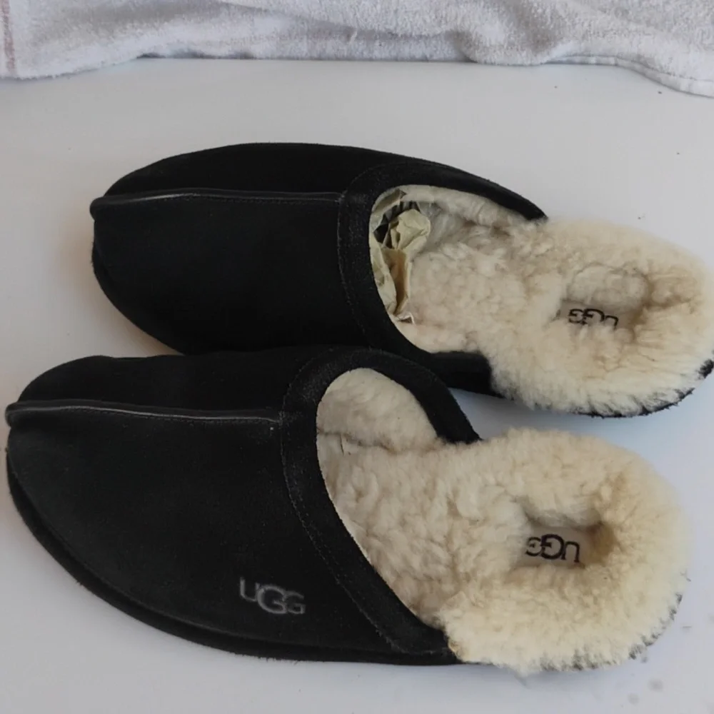 UGG SLIPPER Size 9 Men - Picture 6 of 6